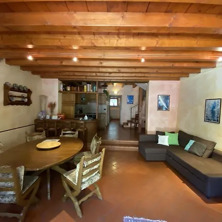 Ferienhaus Ferienvilla Mit Gemeinschaftlichem Pool Und Grill